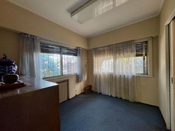 CASA EN VENTA 6 AMBIENTES EN HURLINGHAM
