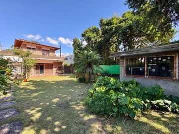 CASA EN VENTA 6 AMBIENTES EN HURLINGHAM