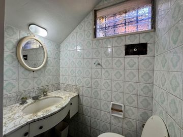 CASA EN VENTA 6 AMBIENTES EN HURLINGHAM