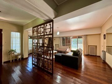 CASA EN VENTA 6 AMBIENTES EN HURLINGHAM