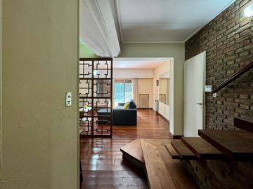 CASA EN VENTA 6 AMBIENTES EN HURLINGHAM