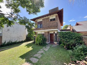 CASA EN VENTA 6 AMBIENTES EN HURLINGHAM