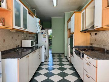 CASA EN VENTA 6 AMBIENTES EN HURLINGHAM