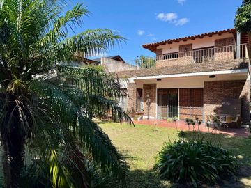 CASA EN VENTA 6 AMBIENTES EN HURLINGHAM