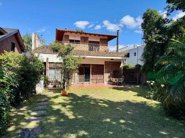 CASA EN VENTA 6 AMBIENTES EN HURLINGHAM