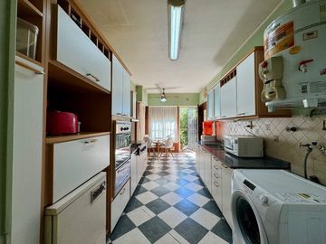 CASA EN VENTA 6 AMBIENTES EN HURLINGHAM
