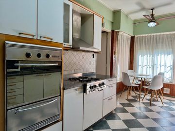 CASA EN VENTA 6 AMBIENTES EN HURLINGHAM