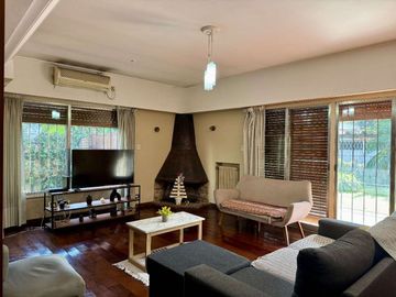CASA EN VENTA 6 AMBIENTES EN HURLINGHAM