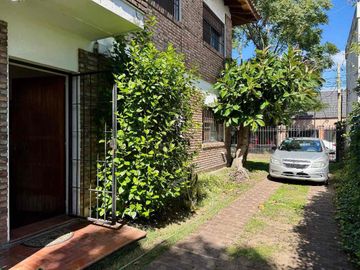CASA EN VENTA 6 AMBIENTES EN HURLINGHAM