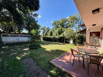 CASA EN VENTA 6 AMBIENTES EN HURLINGHAM