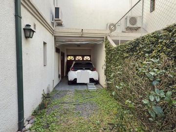EXCELENTE CASA TRIPLEX EN VENTA 5 AMBIENTES
