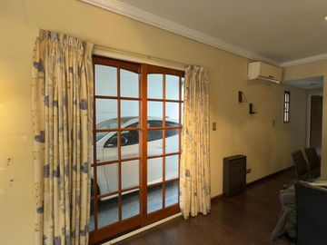 EXCELENTE CASA TRIPLEX EN VENTA 5 AMBIENTES