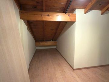 EXCELENTE CASA TRIPLEX EN VENTA 5 AMBIENTES