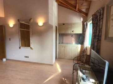 EXCELENTE CASA TRIPLEX EN VENTA 5 AMBIENTES