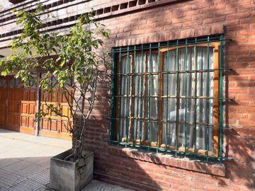 EXCELENTE CASA TRIPLEX EN VENTA 5 AMBIENTES