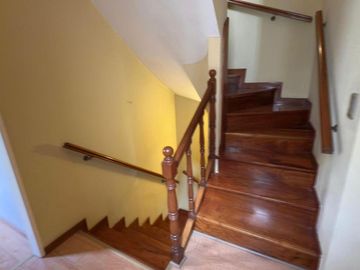 EXCELENTE CASA TRIPLEX EN VENTA 5 AMBIENTES