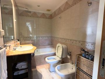 EXCELENTE CASA TRIPLEX EN VENTA 5 AMBIENTES