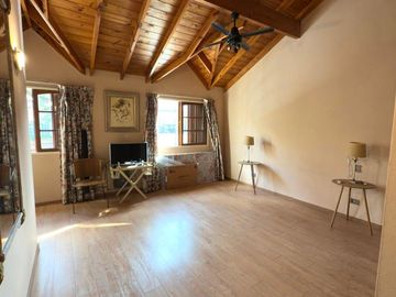 EXCELENTE CASA TRIPLEX EN VENTA 5 AMBIENTES