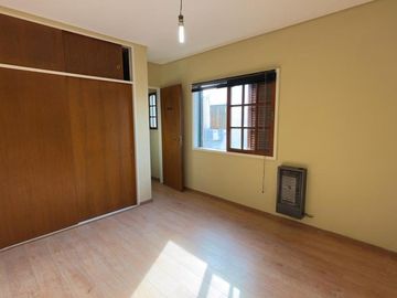 EXCELENTE CASA TRIPLEX EN VENTA 5 AMBIENTES