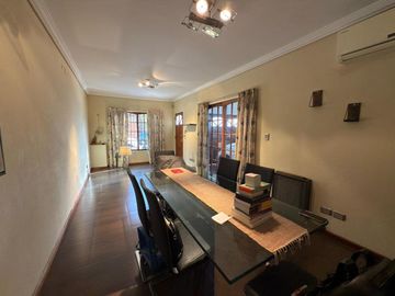 EXCELENTE CASA TRIPLEX EN VENTA 5 AMBIENTES