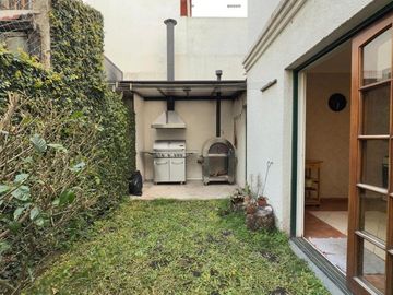 EXCELENTE CASA TRIPLEX EN VENTA 5 AMBIENTES