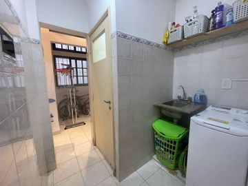 Departamento 3 ambientes flores venta por escalera