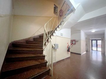 Departamento 3 ambientes flores venta por escalera