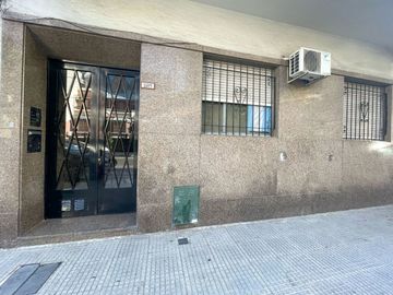 Departamento 3 ambientes flores venta por escalera
