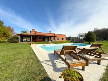 VENTA CASA QUINTA C/PILETA ZONA PARAISO TANDIL
