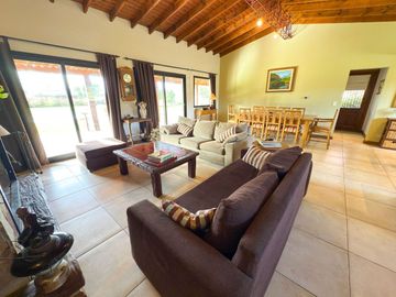VENTA CASA QUINTA C/PILETA ZONA PARAISO TANDIL