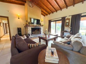 VENTA CASA QUINTA C/PILETA ZONA PARAISO TANDIL