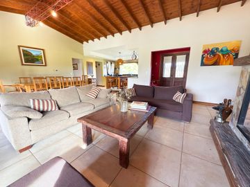 VENTA CASA QUINTA C/PILETA ZONA PARAISO TANDIL