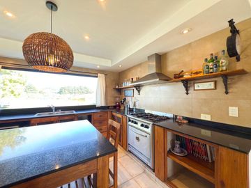 VENTA CASA QUINTA C/PILETA ZONA PARAISO TANDIL