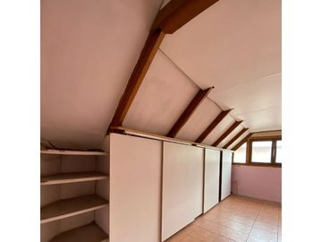 Amplia Casa en pasaje Seguro, remodelada!