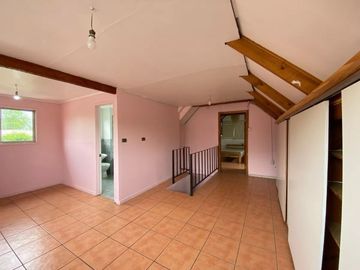 Amplia Casa en pasaje Seguro, remodelada!