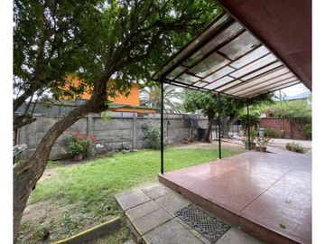 Amplia Casa en pasaje Seguro, remodelada!