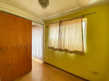 Amplia Casa en pasaje Seguro, remodelada!