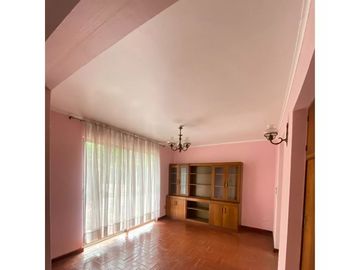 Amplia Casa en pasaje Seguro, remodelada!