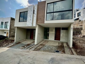 Estrena casa en venta en Fraccionamiento Zimaltá