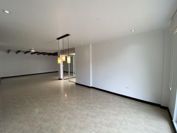 Casa en venta Mirasierra- Valle de lo Chillos
