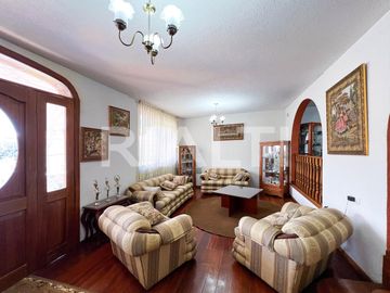 Casa con piscina de venta en Cumbayá La Primavera
