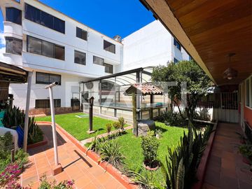 Casa con piscina de venta en Cumbayá La Primavera
