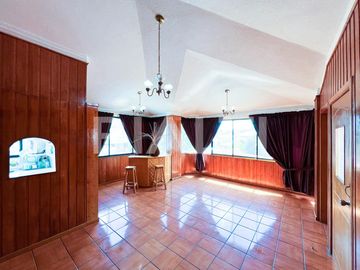 Casa con piscina de venta en Cumbayá La Primavera