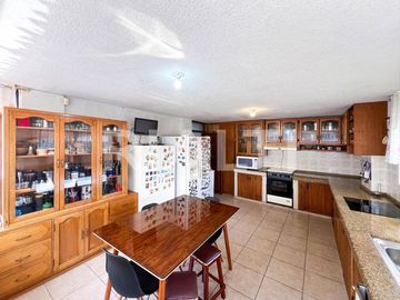 Casa con piscina de venta en Cumbayá La Primavera