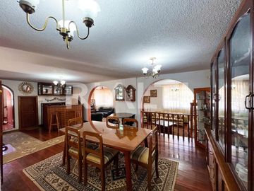 Casa con piscina de venta en Cumbayá La Primavera