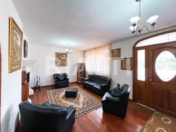 Casa con piscina de venta en Cumbayá La Primavera