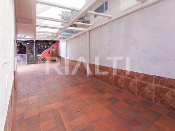 Casa con piscina de venta en Cumbayá La Primavera