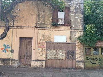 CASA ANTIGUA A RECICLAR S/CALLE BUENOS AIRES. VENTA POSADAS MISIONES
