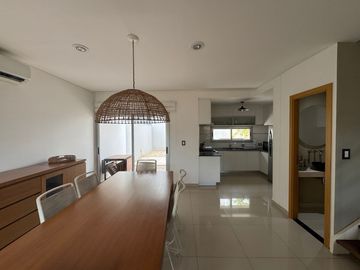 Duplex de 3 dormitorios en barrio cerrado Lomas de Alem