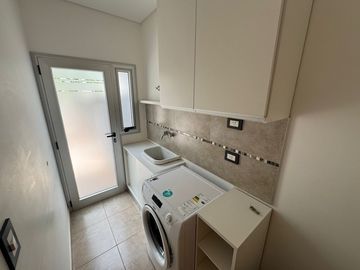 Duplex de 3 dormitorios en barrio cerrado Lomas de Alem